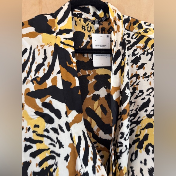 Nasty Gal Black, White, and Gold Animal Print Kimono Blouse - Picture 11 of 12